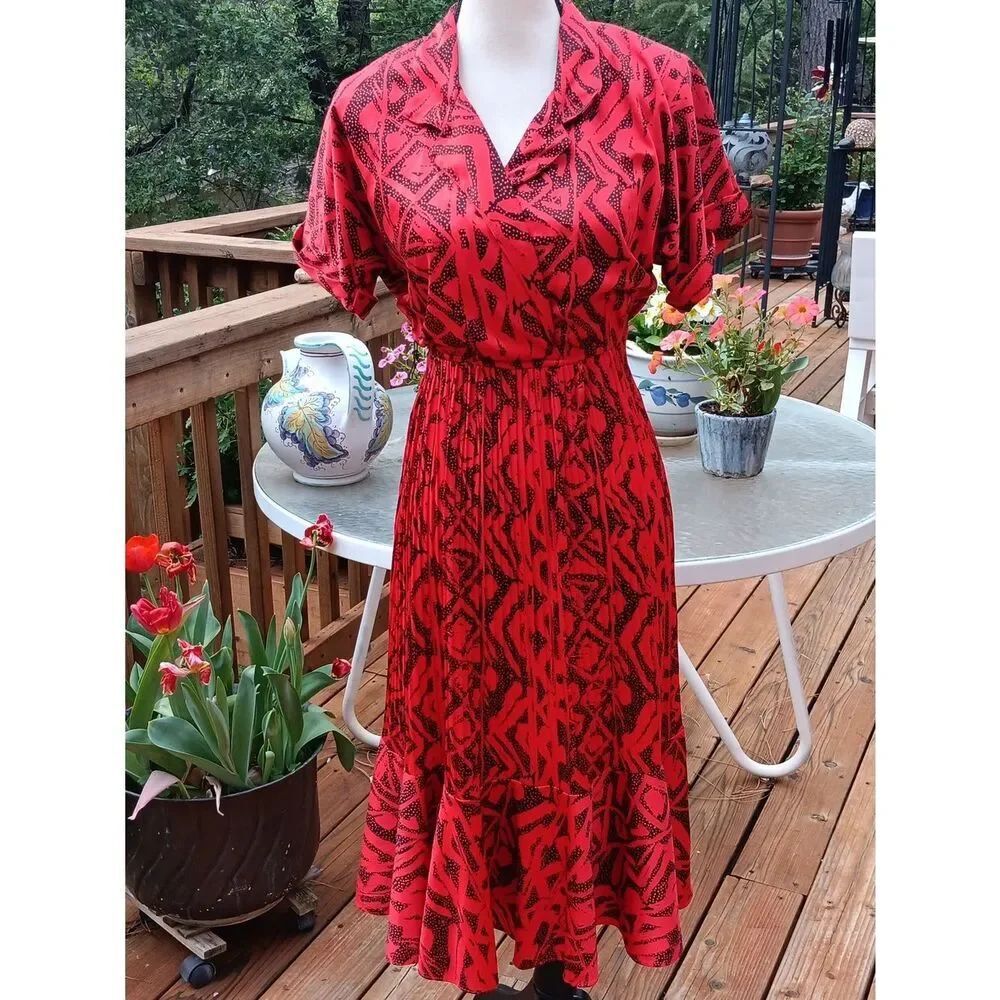 Vintage Joni Blair Of California RED Crinkled Dress.